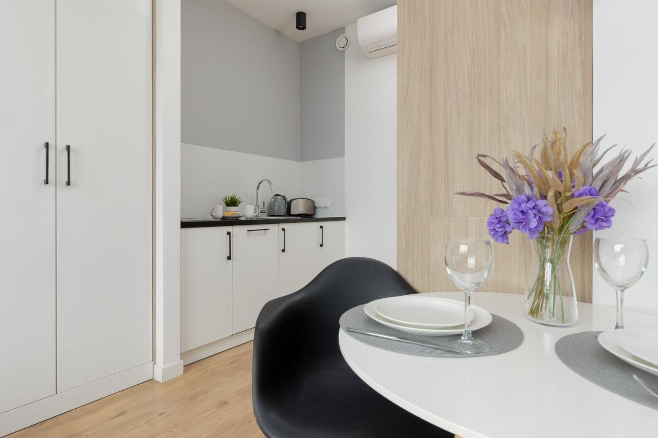 Wola Pet-Friendly Apartments With Ac Slawinska By Noclegi Renters Warszawa Zewnętrze zdjęcie